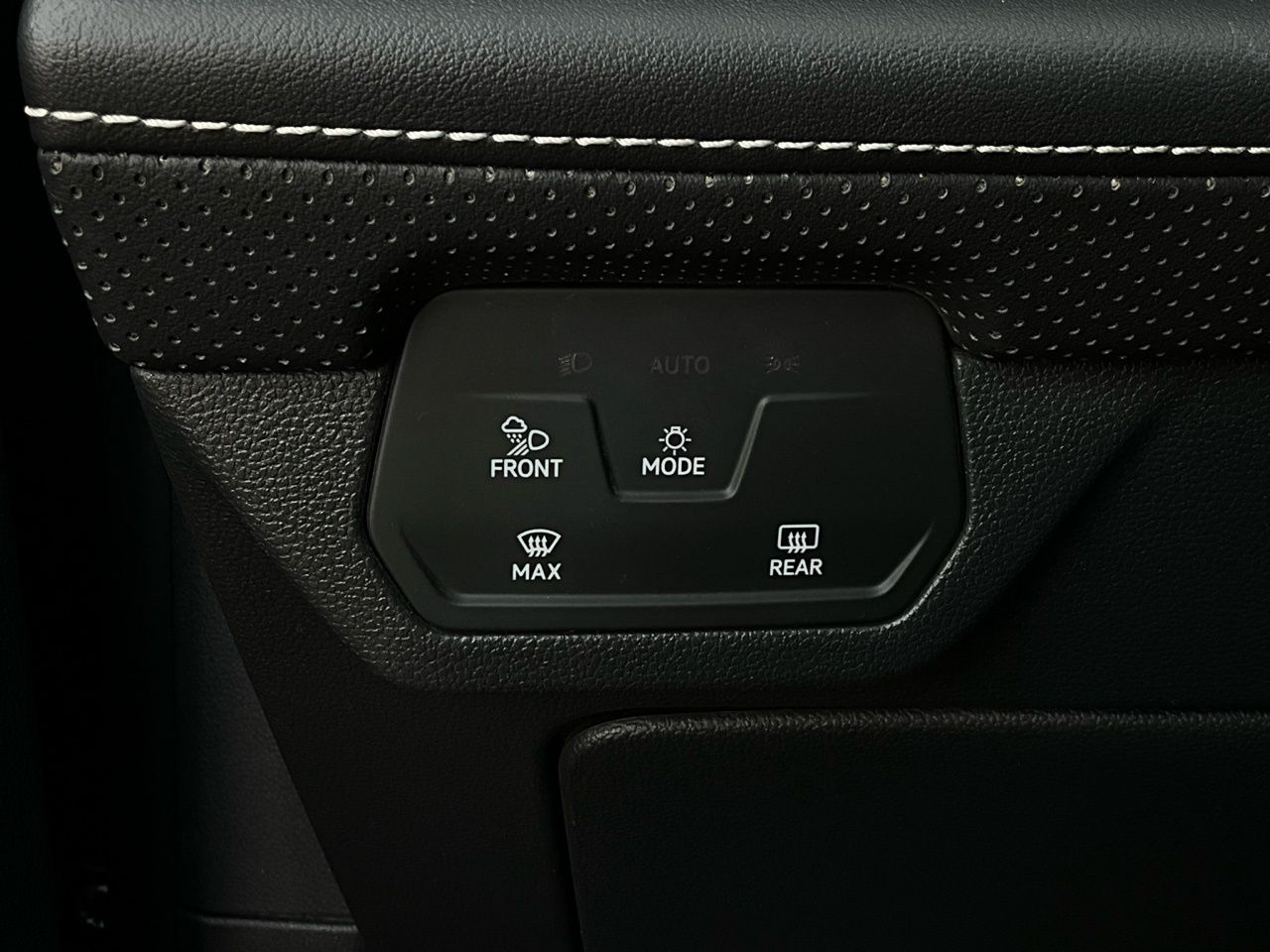 2025 Volkswagen Atlas Cross Sport SE w/Tech - Photo 22