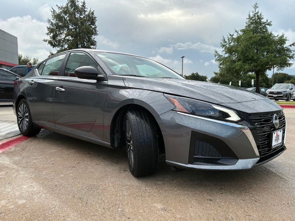 Used 2025 Nissan