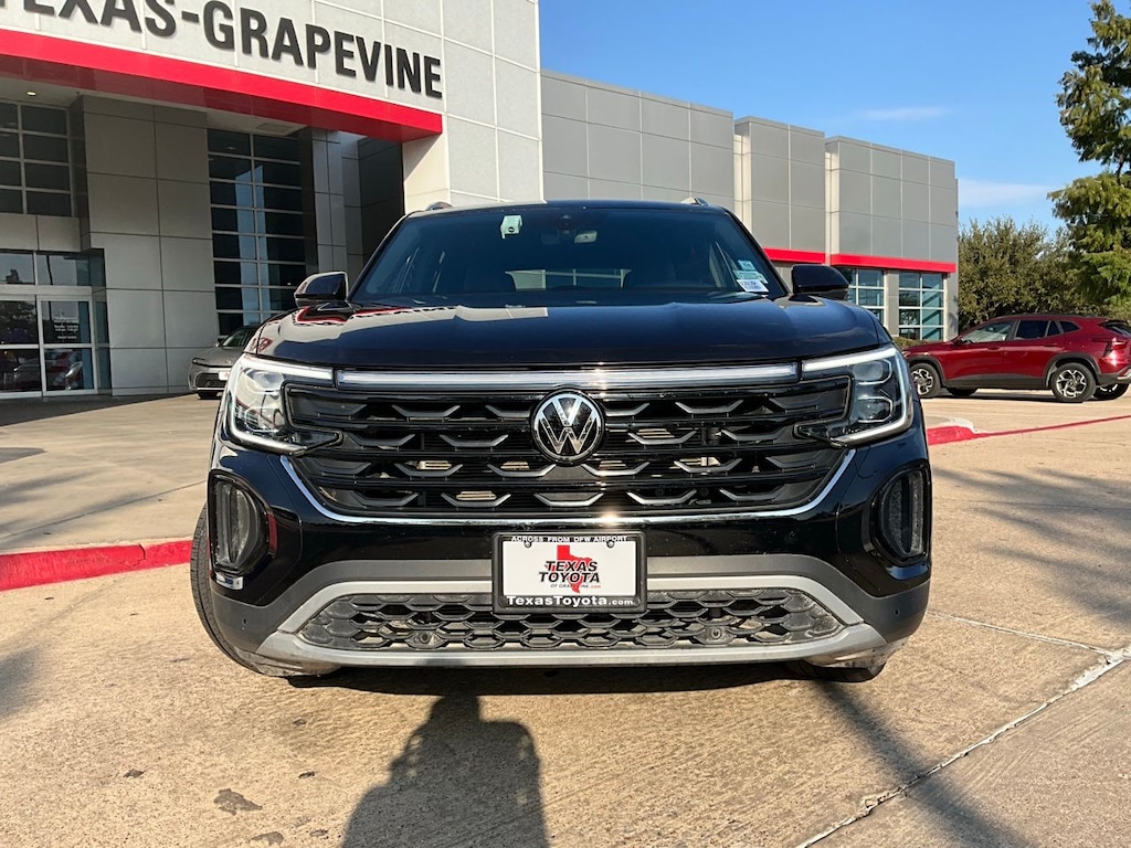 Used 2025 Volkswagen Atlas Cross Sport 2.0T SE w/Technology SUV