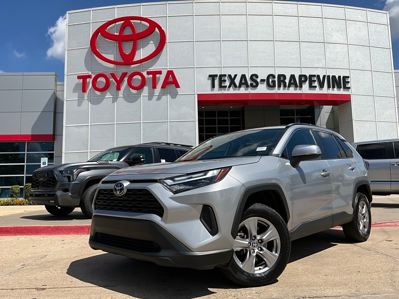 Used 2023 Toyota RAV4 XLE with VIN 2T3W1RFV4PW266562 for sale in Grapevine, TX