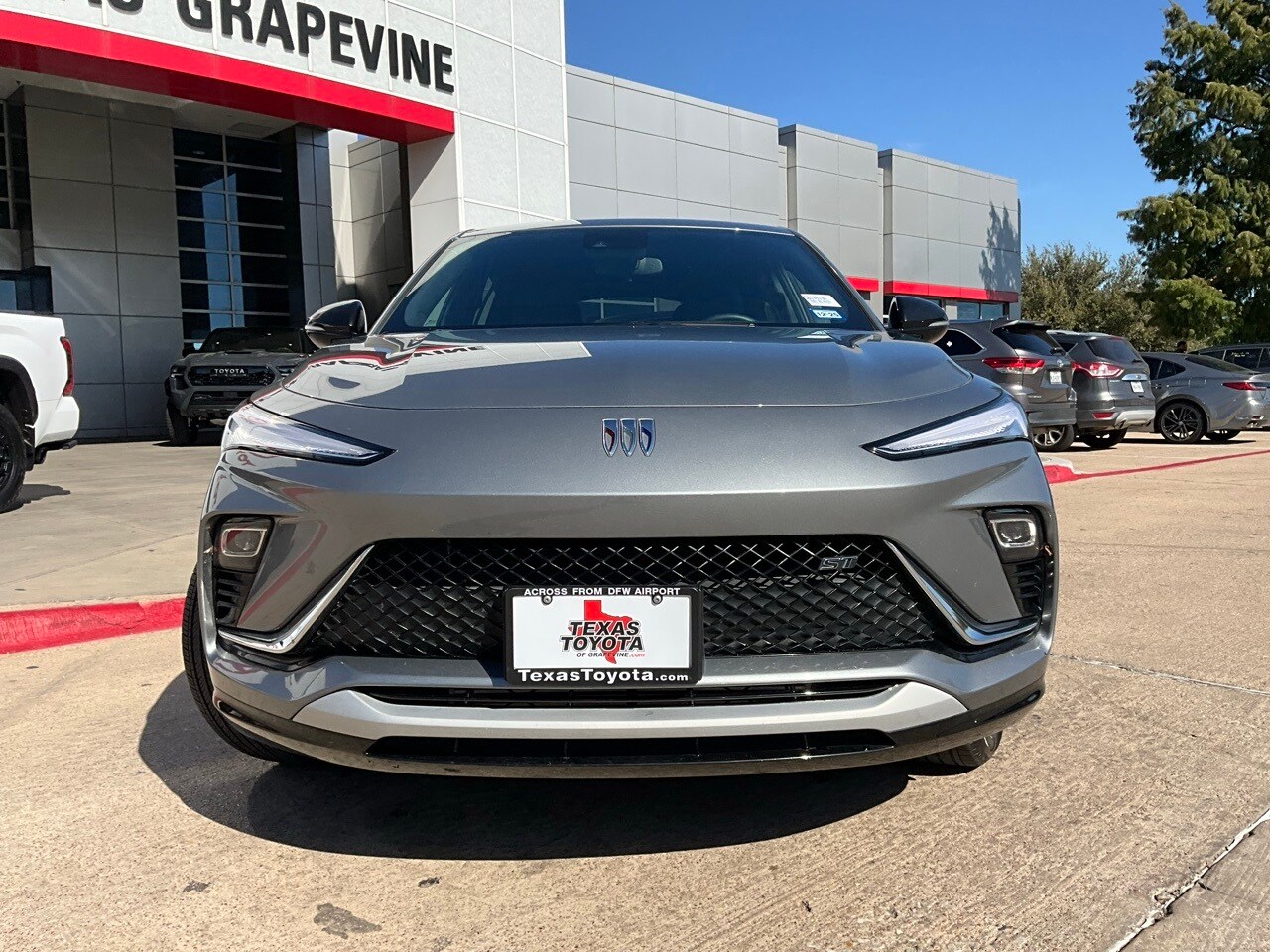 2025 Buick Envista ST photo 3