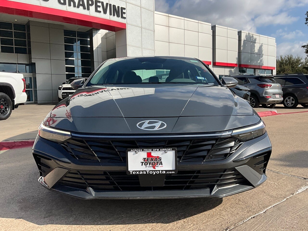 2025 Hyundai Elantra SEL Convenience photo 3