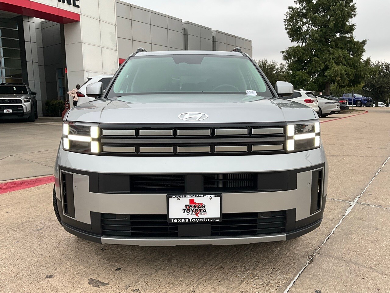 2025 Hyundai Santa Fe SEL photo 2