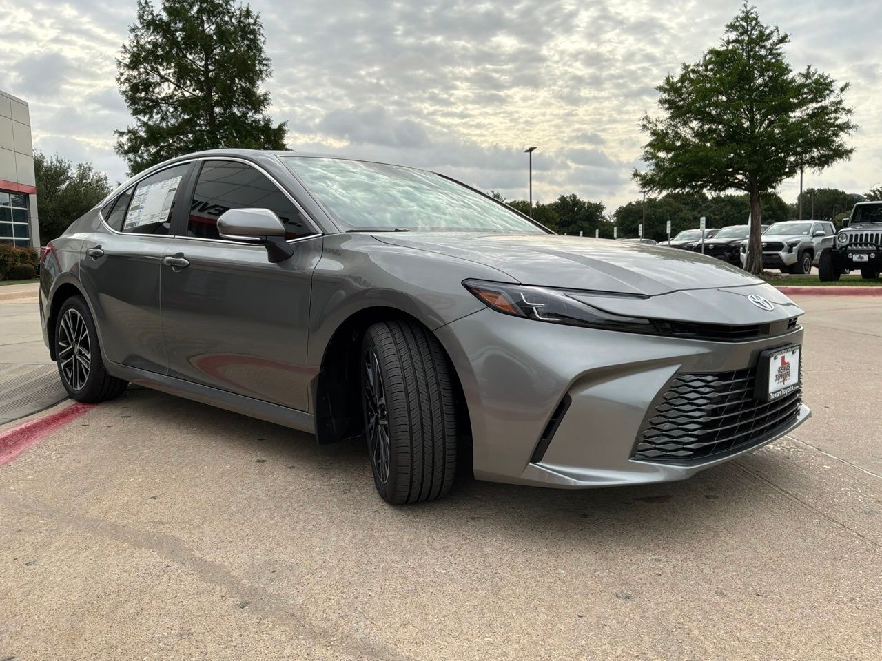 View vehicle photo 4