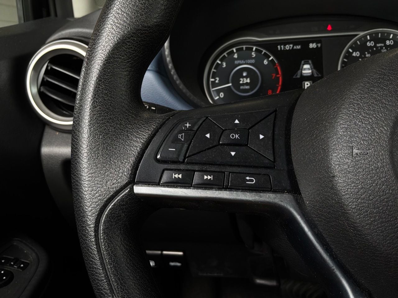 2025 Nissan Versa Sedan SV - Photo 30