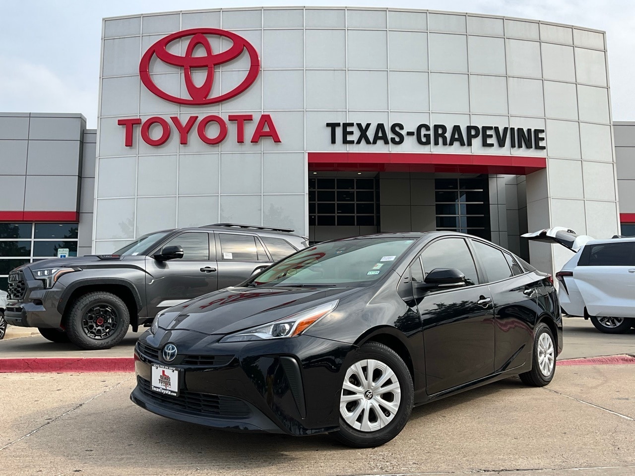 Used 2021 Toyota Prius L Eco with VIN JTDKAMFU4M3145621 for sale in Grapevine, TX