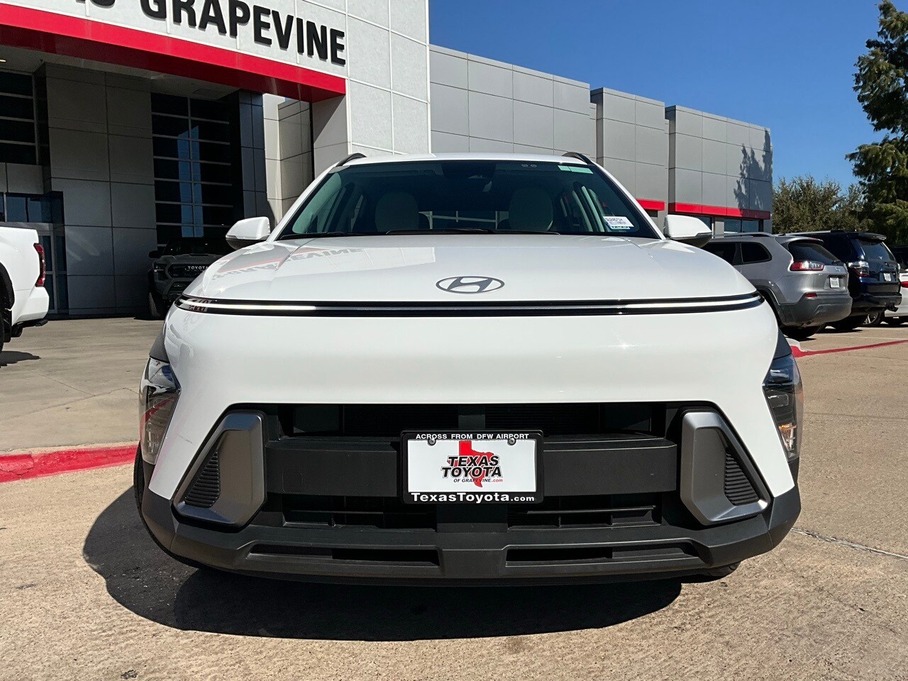 2025 Hyundai Kona SEL photo 2