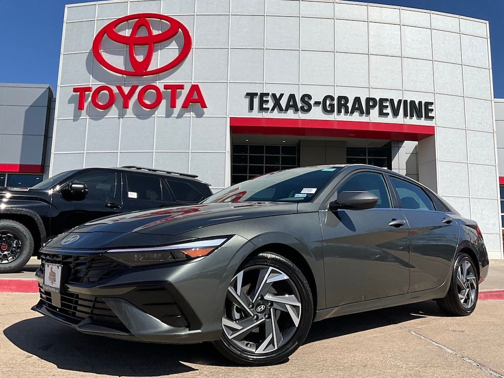 Used 2025 Hyundai Elantra SEL Convenience Sedan