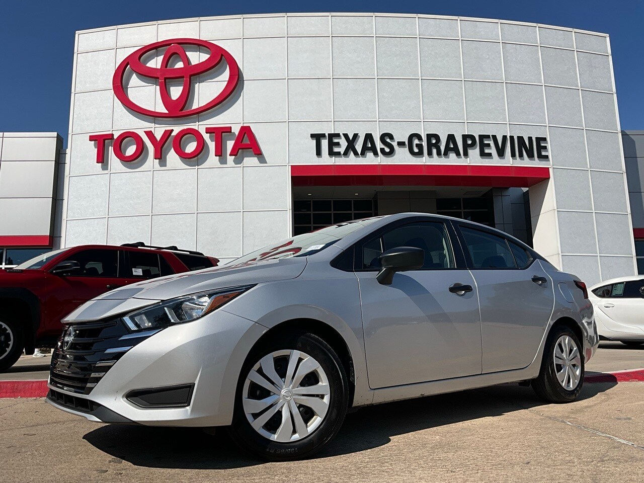 2024 Nissan Versa 1.6 S photo 2
