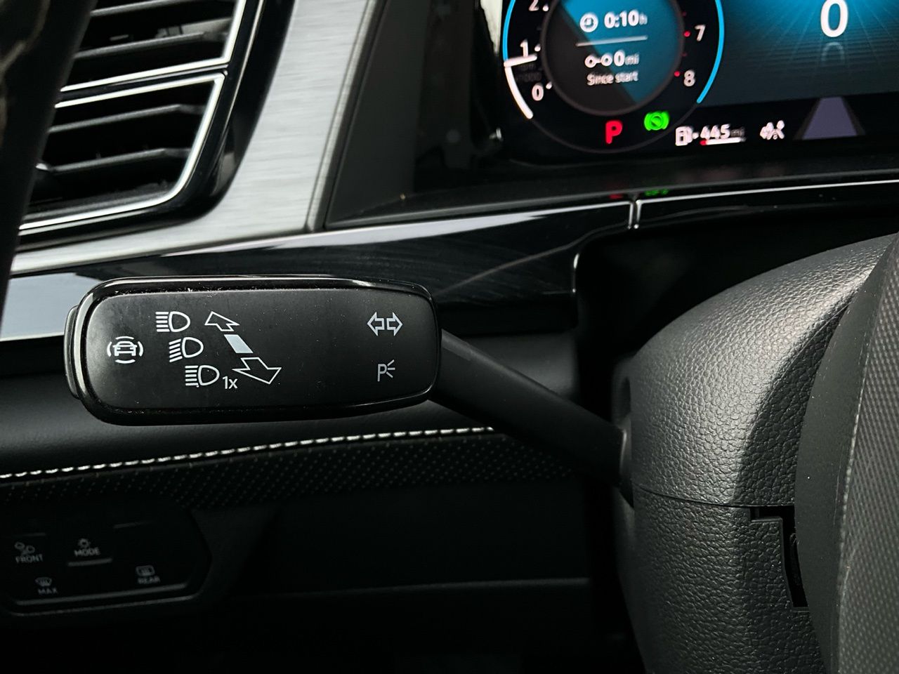 2025 Volkswagen Atlas Cross Sport SE w/Tech - Photo 36