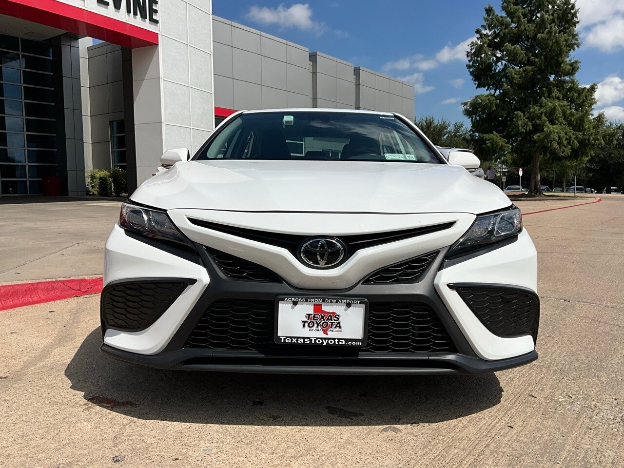 2024 Toyota Camry SE photo 3