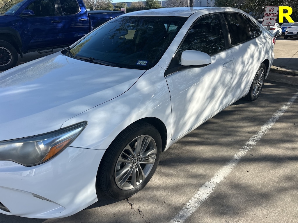 Used 2017 Toyota Camry SE Sedan