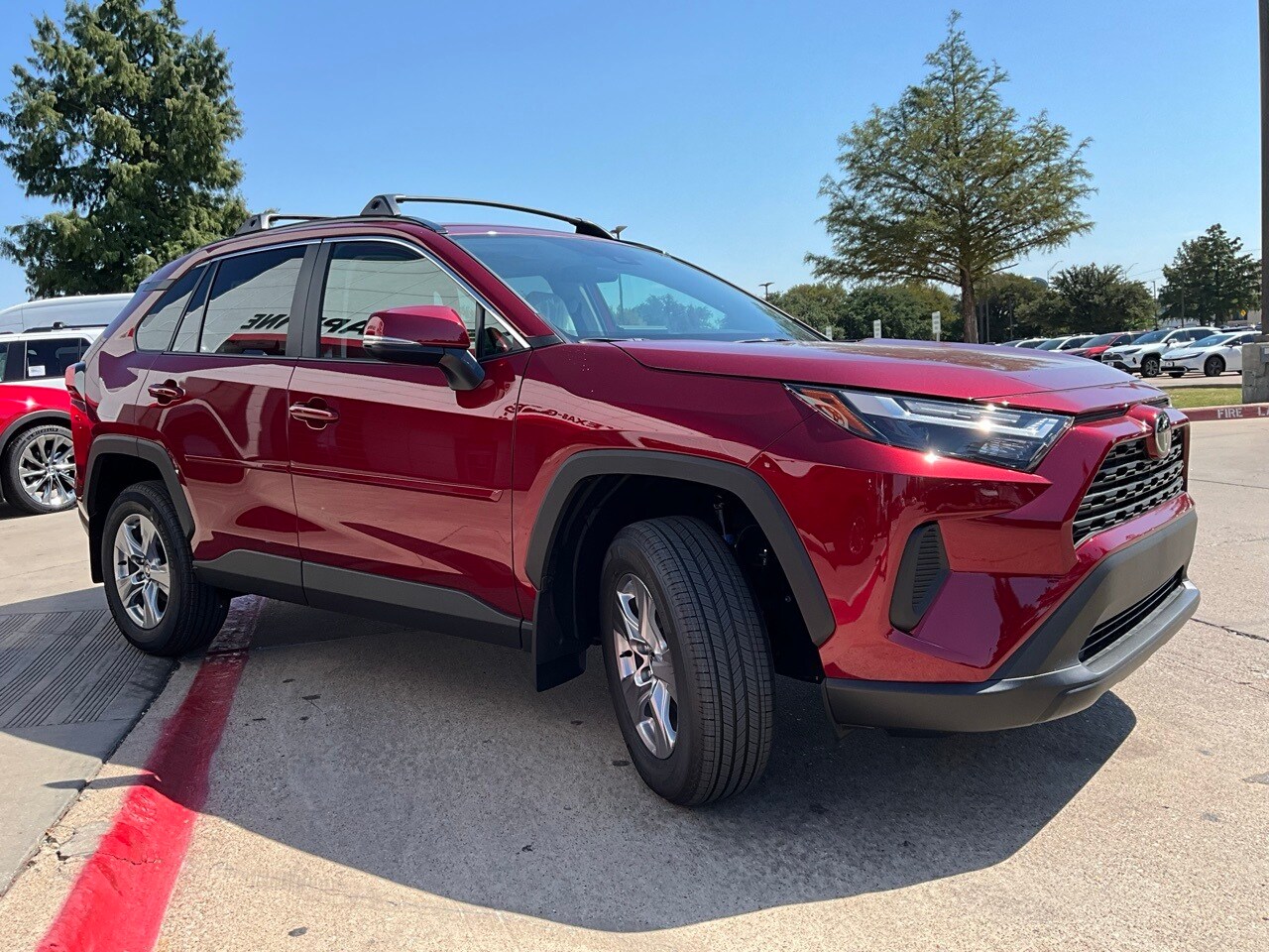 2025 Toyota RAV4 XLE photo 4