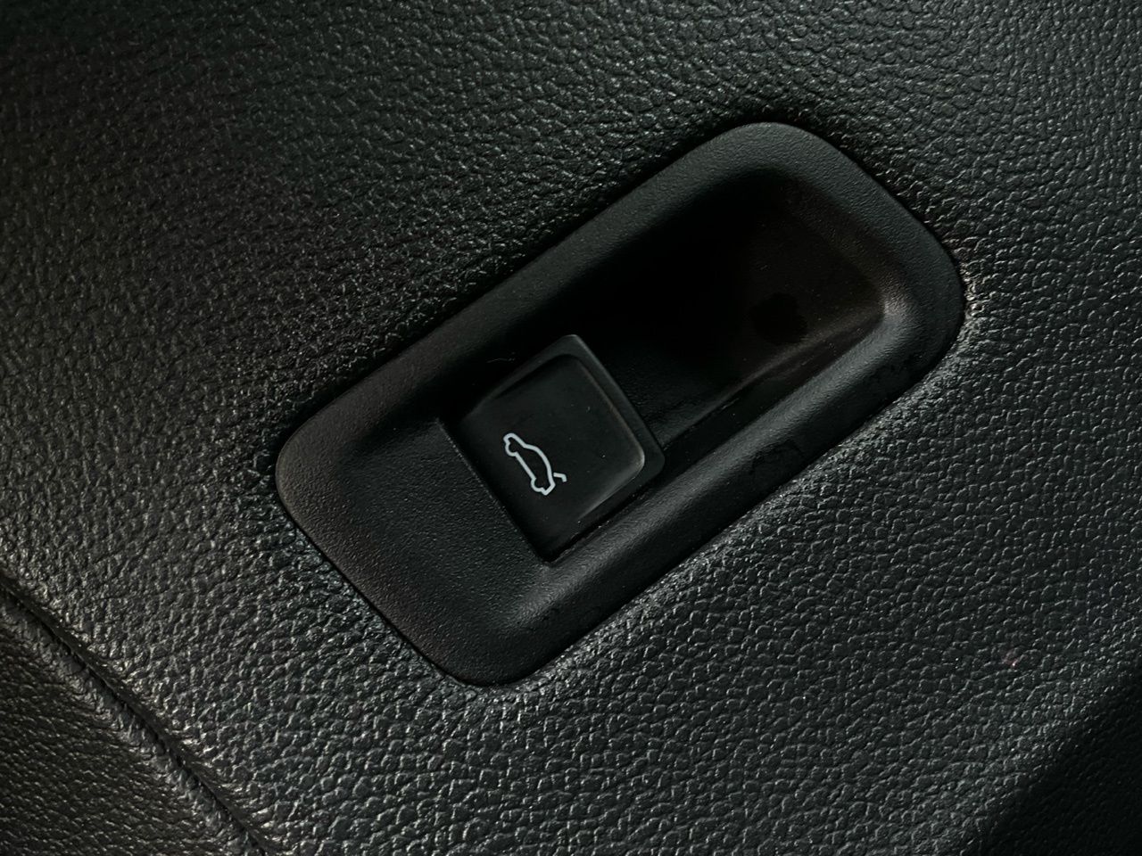 2025 Volkswagen Atlas Cross Sport SE w/Tech - Photo 21