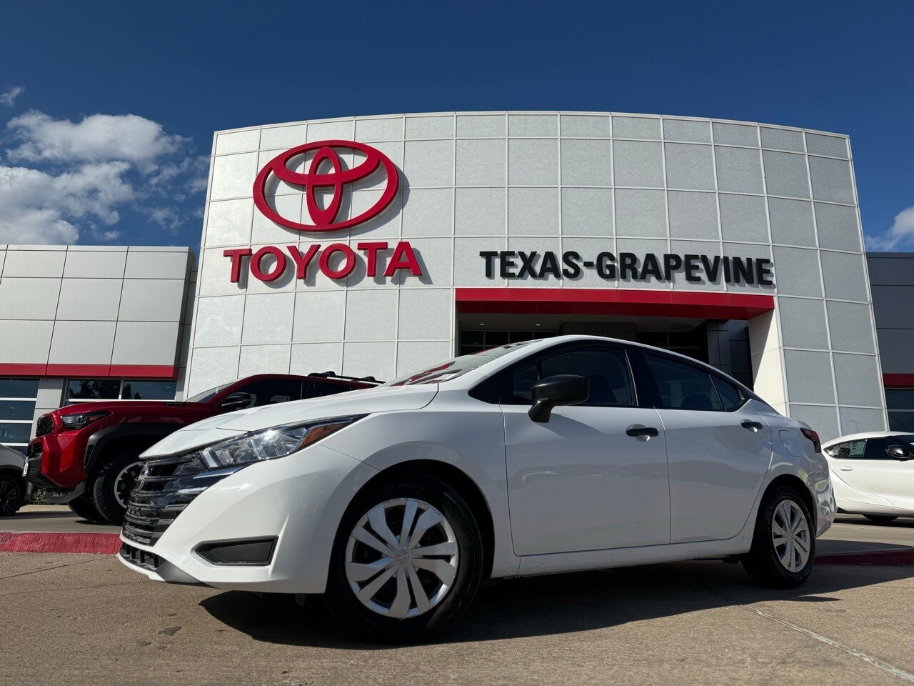 2024 Nissan Versa 1.6 S photo 2