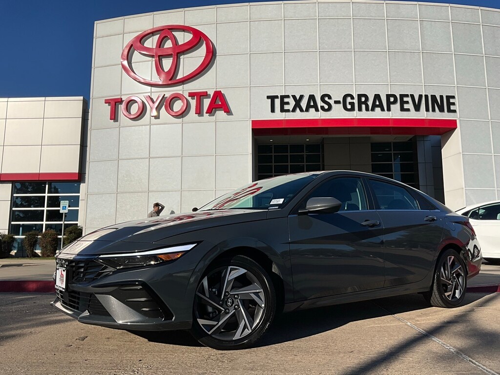 Used 2025 Hyundai Elantra SEL Convenience Sedan