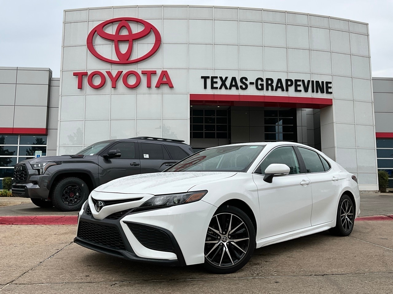 Used 2023 Toyota Camry SE with VIN 4T1G11AK7PU103142 for sale in Grapevine, TX