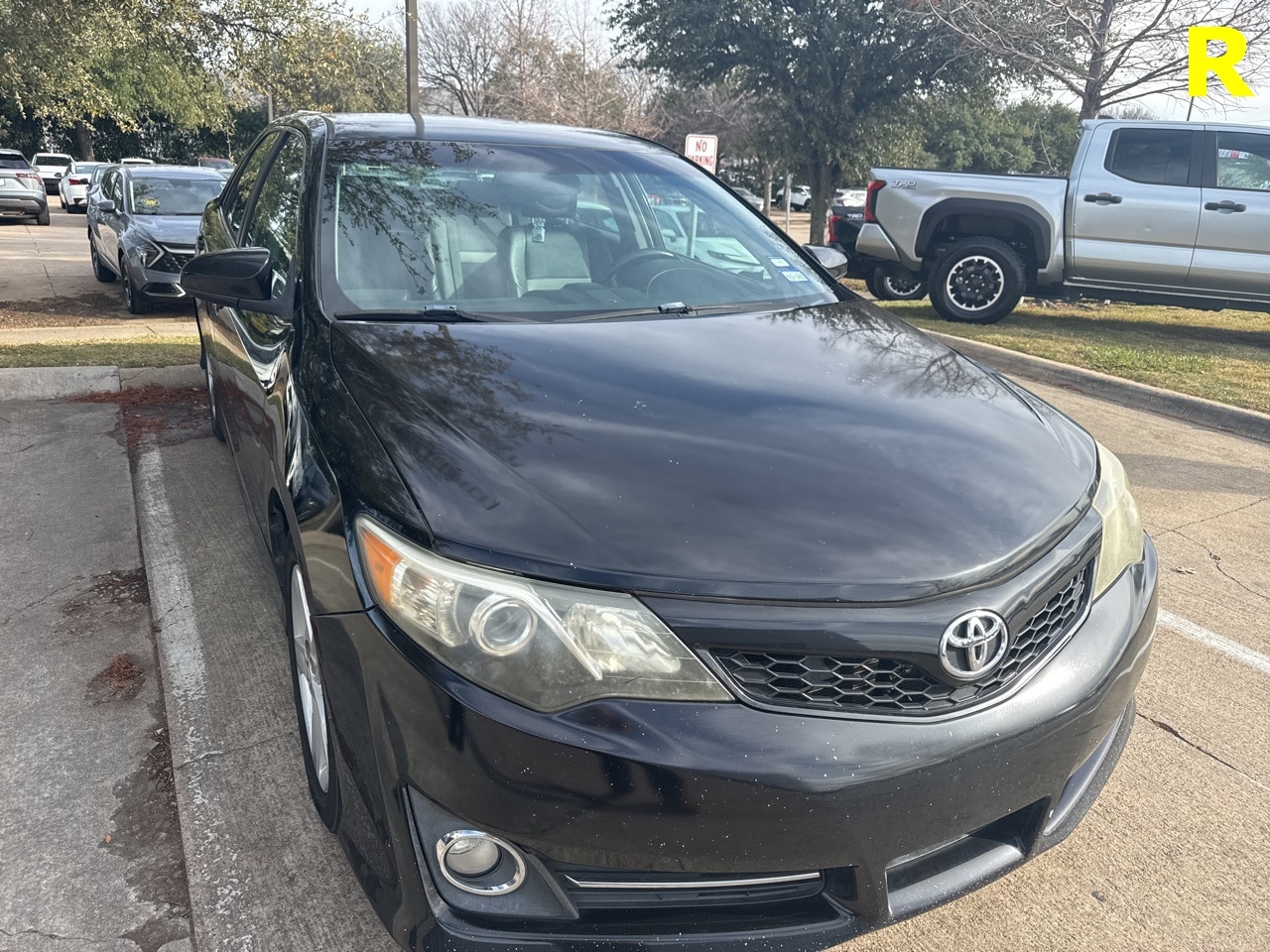 2014 Toyota Camry SE's photo