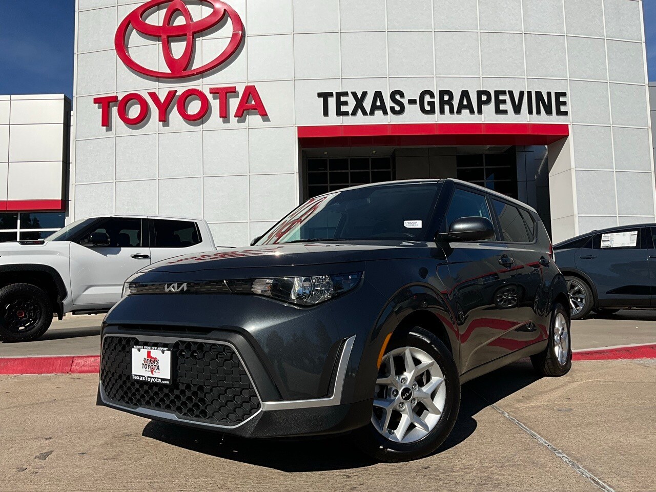 2023 Kia Soul LX S photo 2