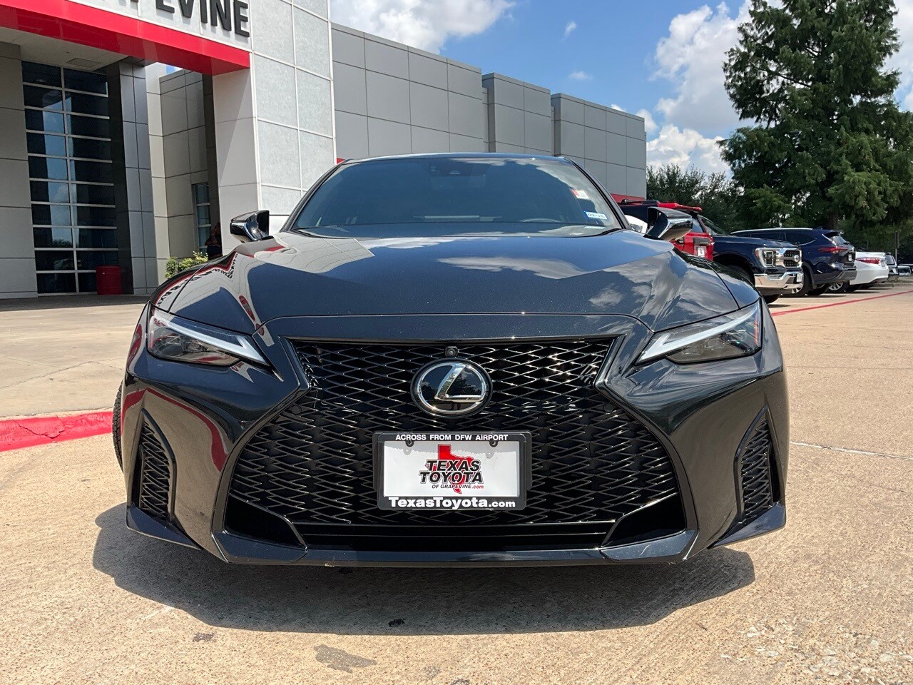 2023 Lexus IS 350 F SPORT photo 3