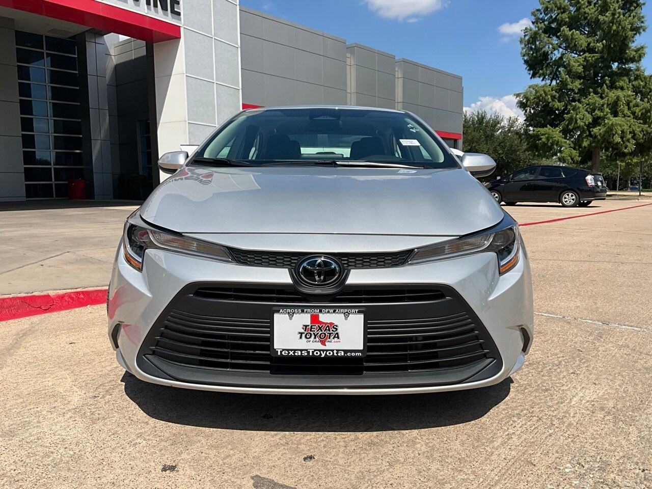 2025 Toyota Corolla LE photo 3