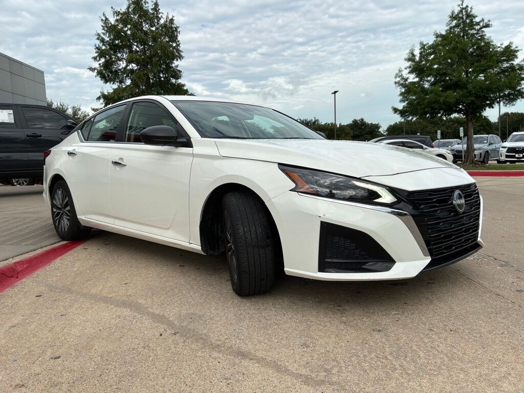 Used 2025 Nissan Altima 2.5 SV Sedan