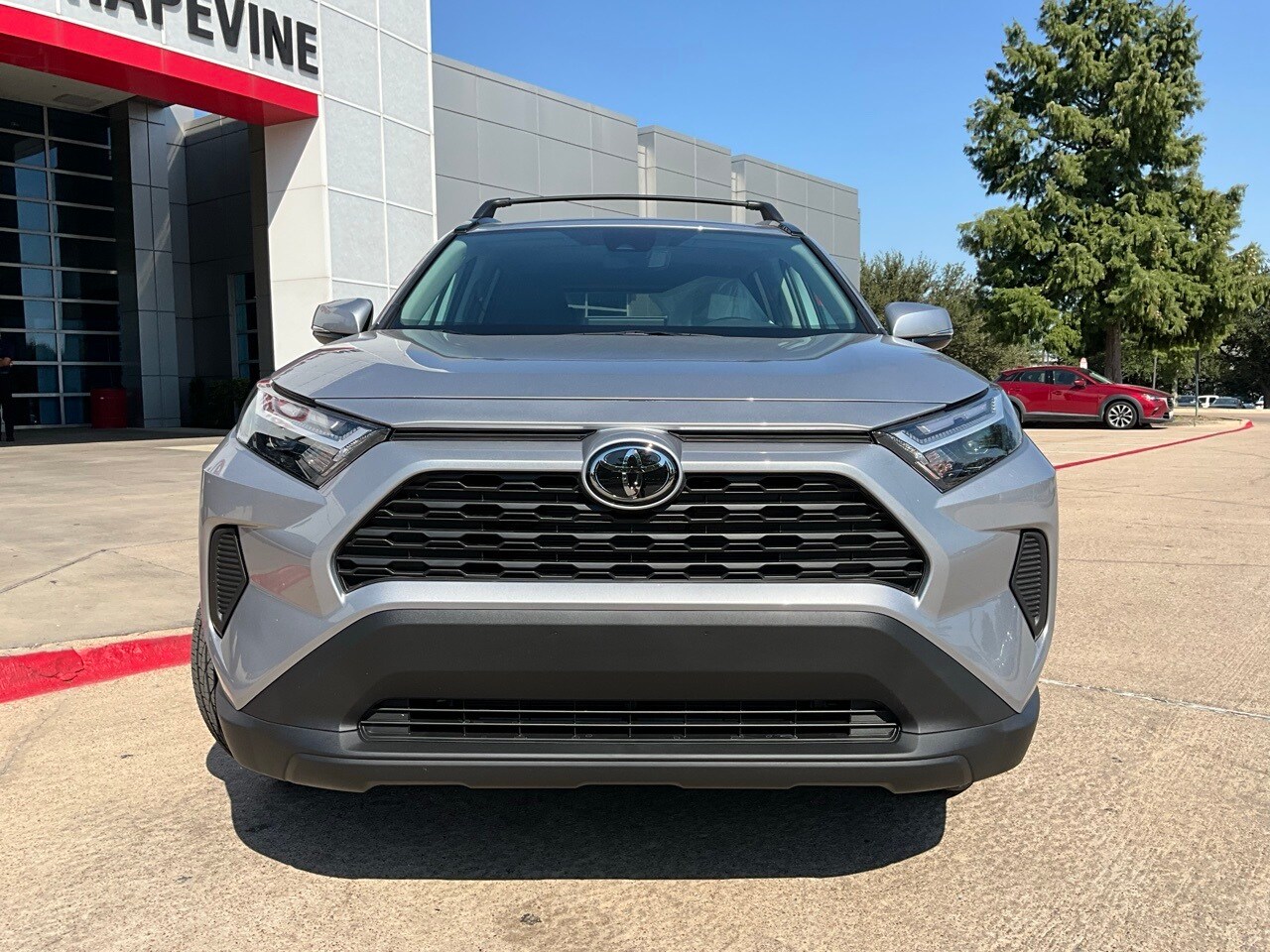 2025 Toyota RAV4 Hybrid XLE photo 3