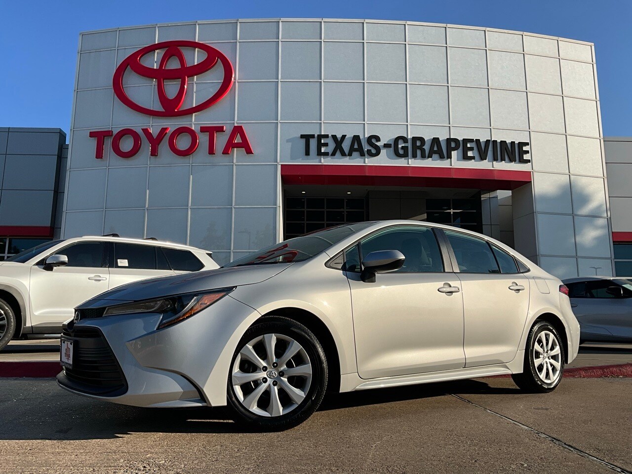 2024 Toyota Corolla LE photo 2