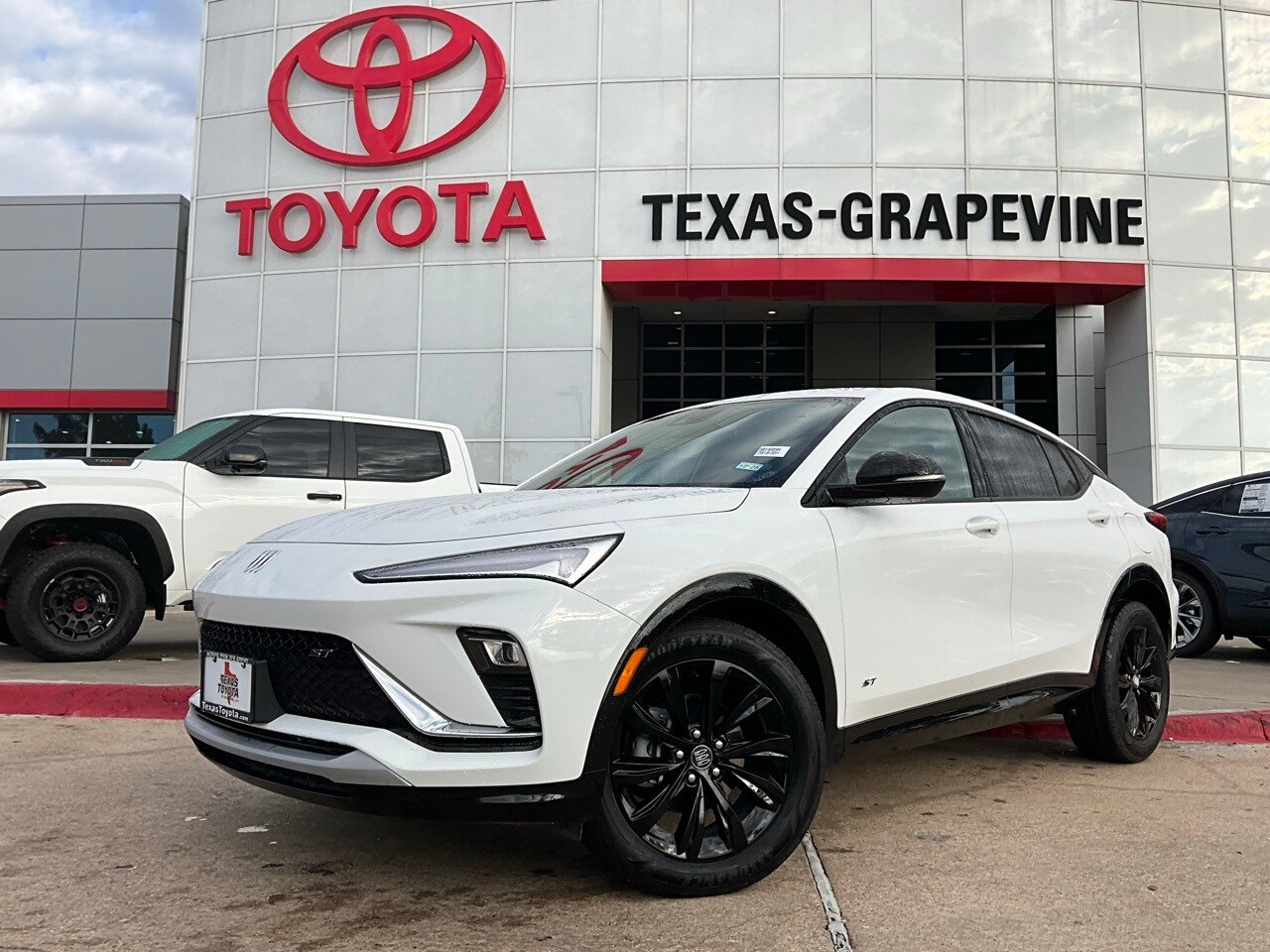 2025 Buick Envista ST photo 2