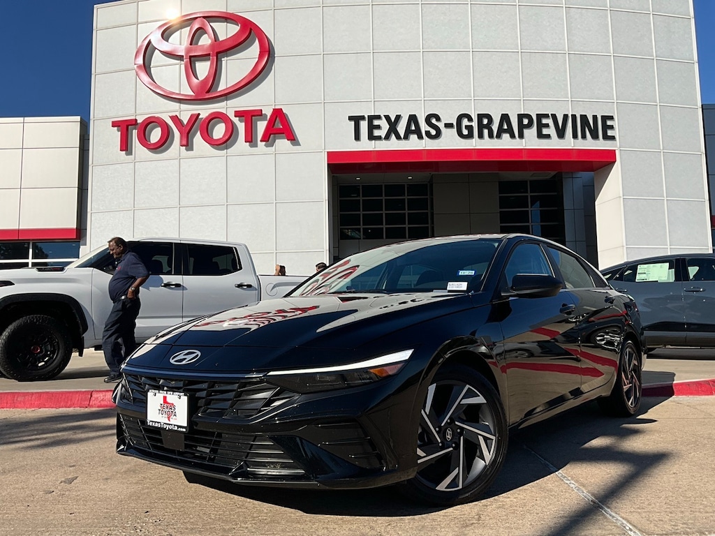 Used 2025 Hyundai Elantra SEL Convenience Sedan