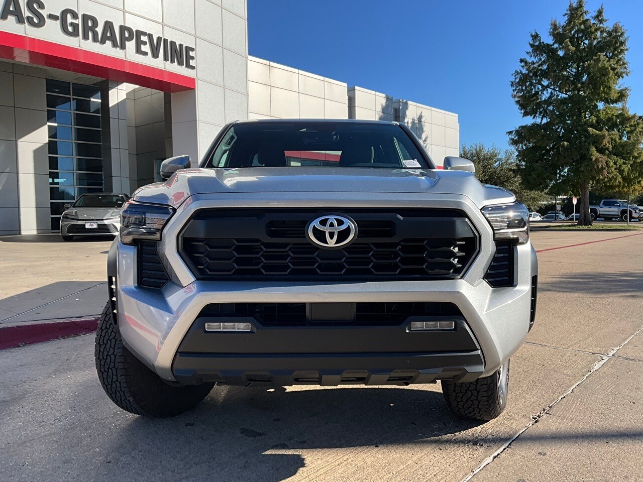 2025 Toyota Tacoma TRD Off-Road photo 3