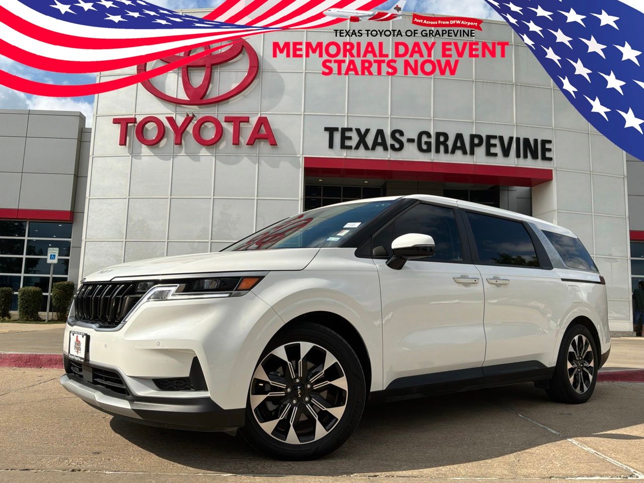 2024 Kia Sedona EX's photo