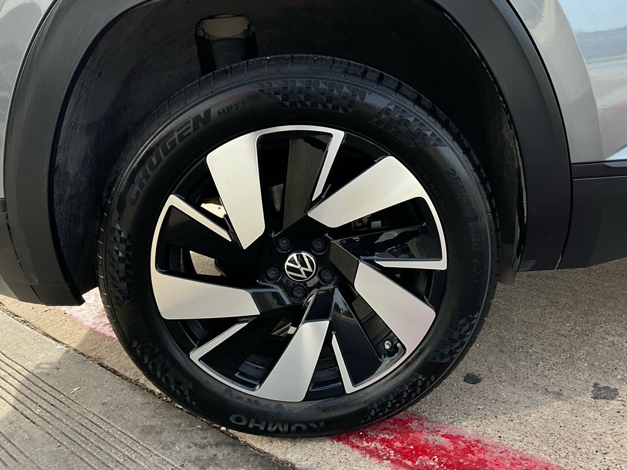 2025 Volkswagen Atlas Cross Sport SE w/Tech - Photo 8