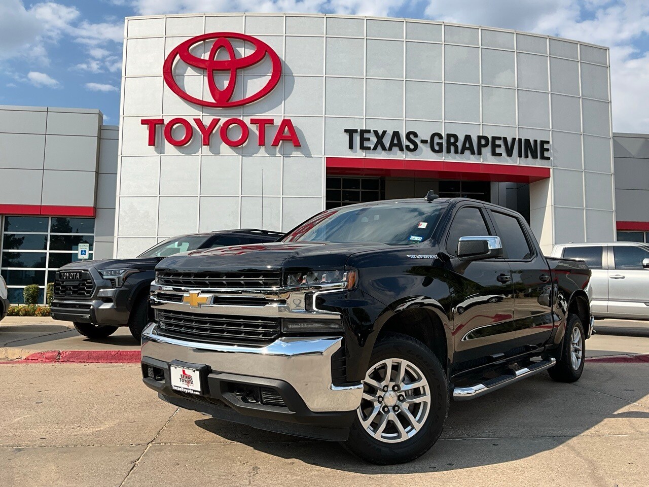 Used 2021 Chevrolet Silverado 1500 LT with VIN 1GCPYJEK8MZ389155 for sale in Grapevine, TX