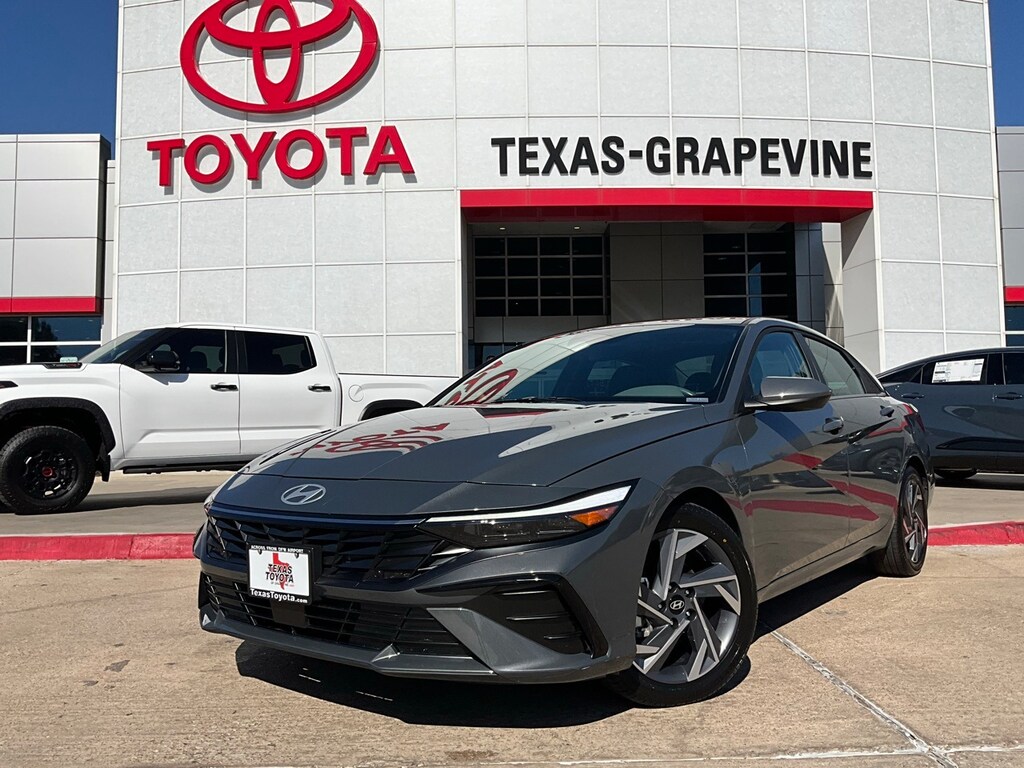 Used 2025 Hyundai Elantra SEL Convenience Sedan