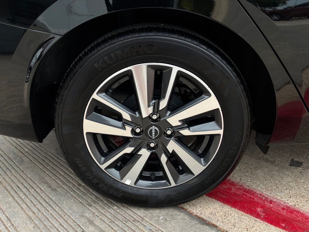 2025 Nissan Versa Sedan SV - Photo 9
