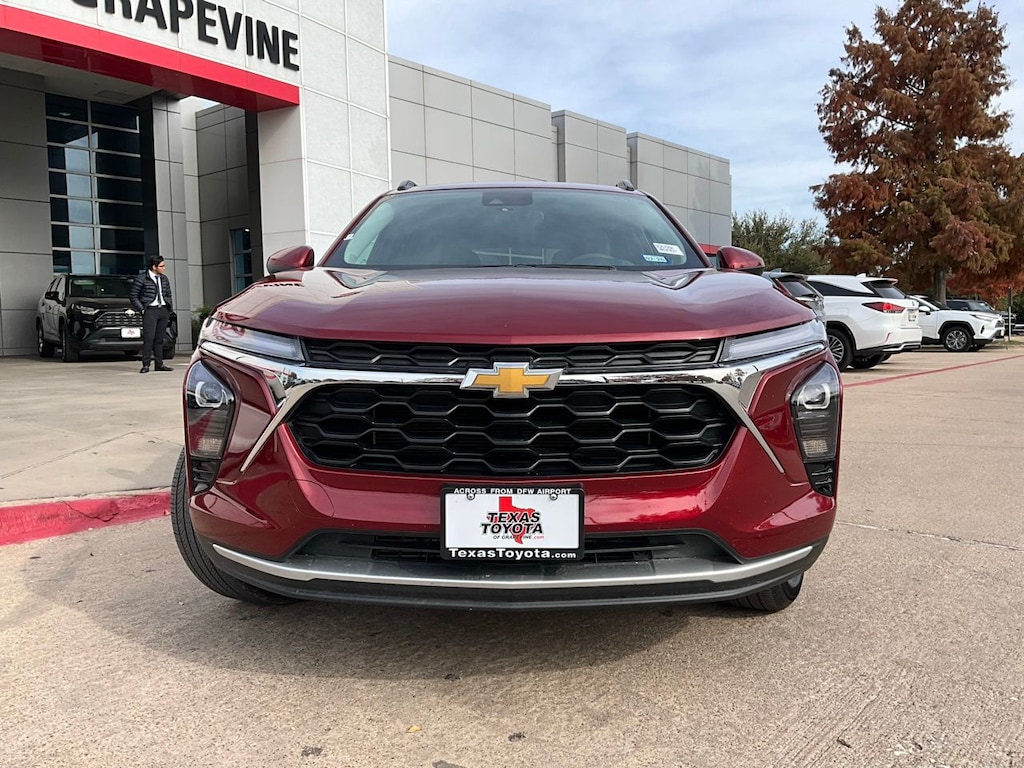 Used 2025 Chevrolet Trax LT SUV