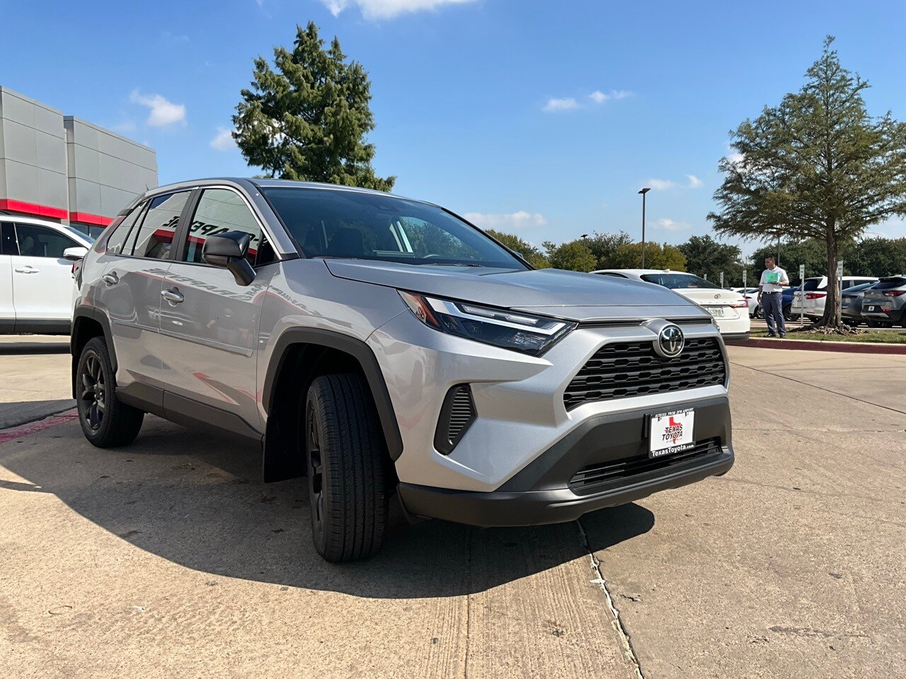 2025 Toyota RAV4 LE photo 4