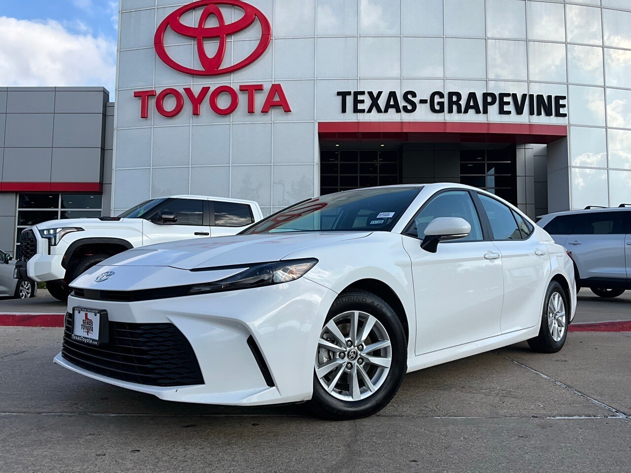 2025 Toyota Camry LE photo 2