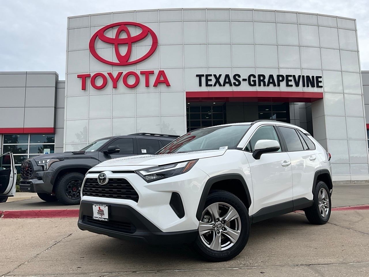 Used 2023 Toyota RAV4 XLE with VIN 2T3W1RFV1PW285666 for sale in Grapevine, TX