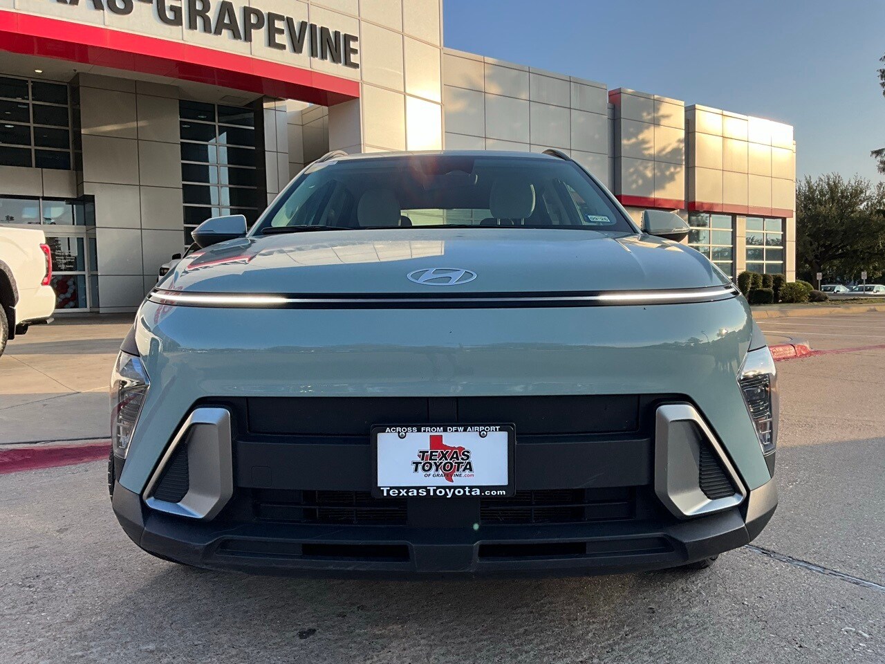 2025 Hyundai Kona SEL photo 3