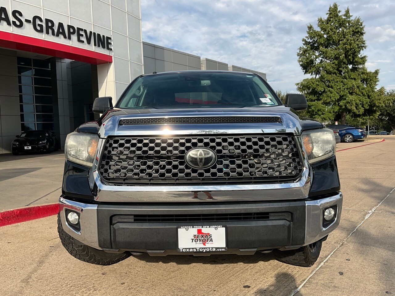 2018 Toyota Tundra SR5 photo 2
