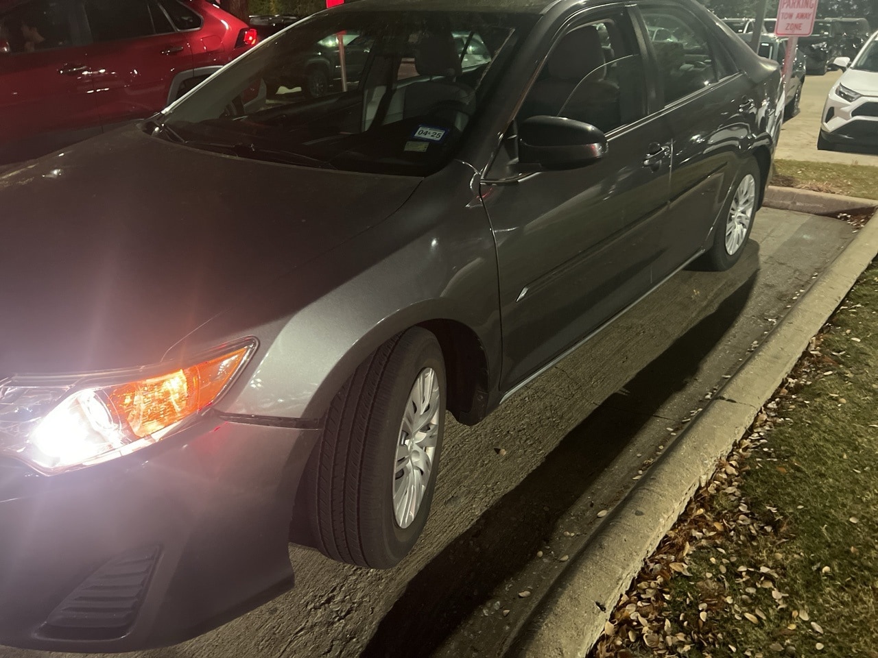 2014 Toyota Camry LE's photo