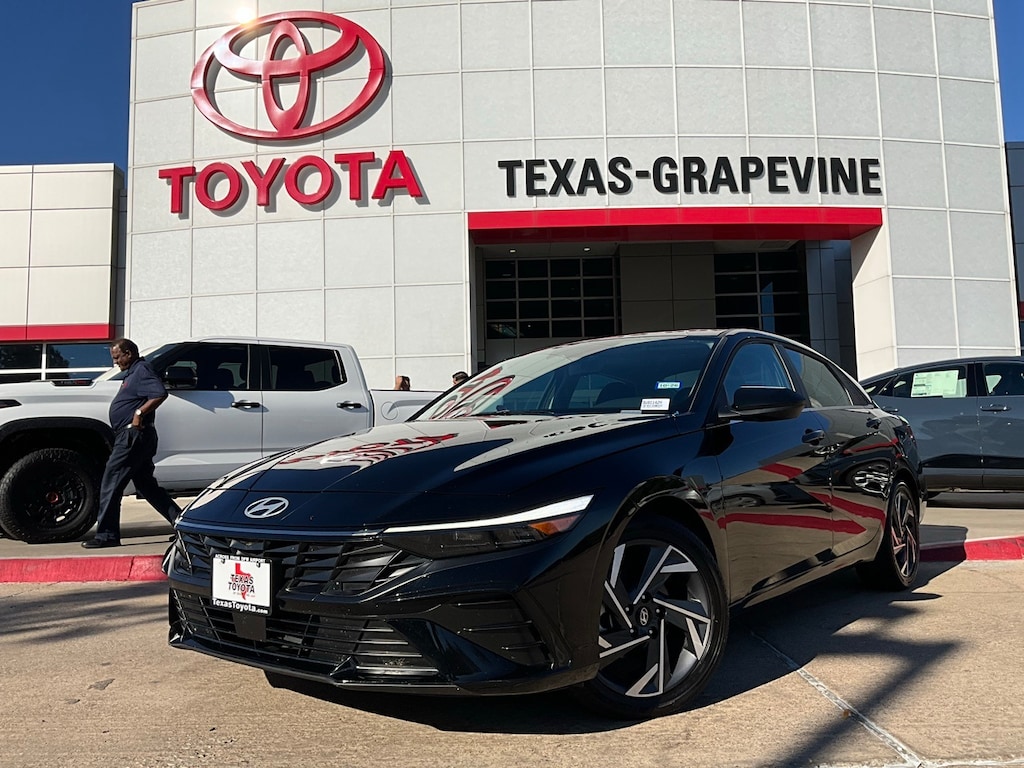 Used 2025 Hyundai Elantra SEL Convenience Sedan