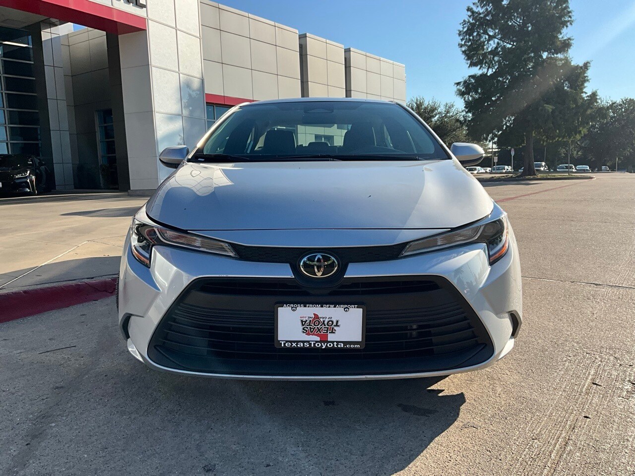 2024 Toyota Corolla LE photo 3