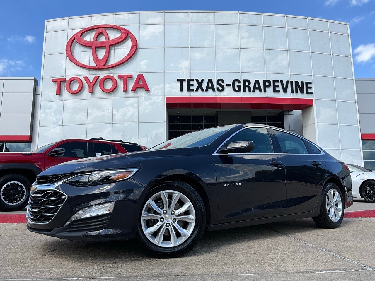 2023 Chevrolet Malibu 1LT photo 2