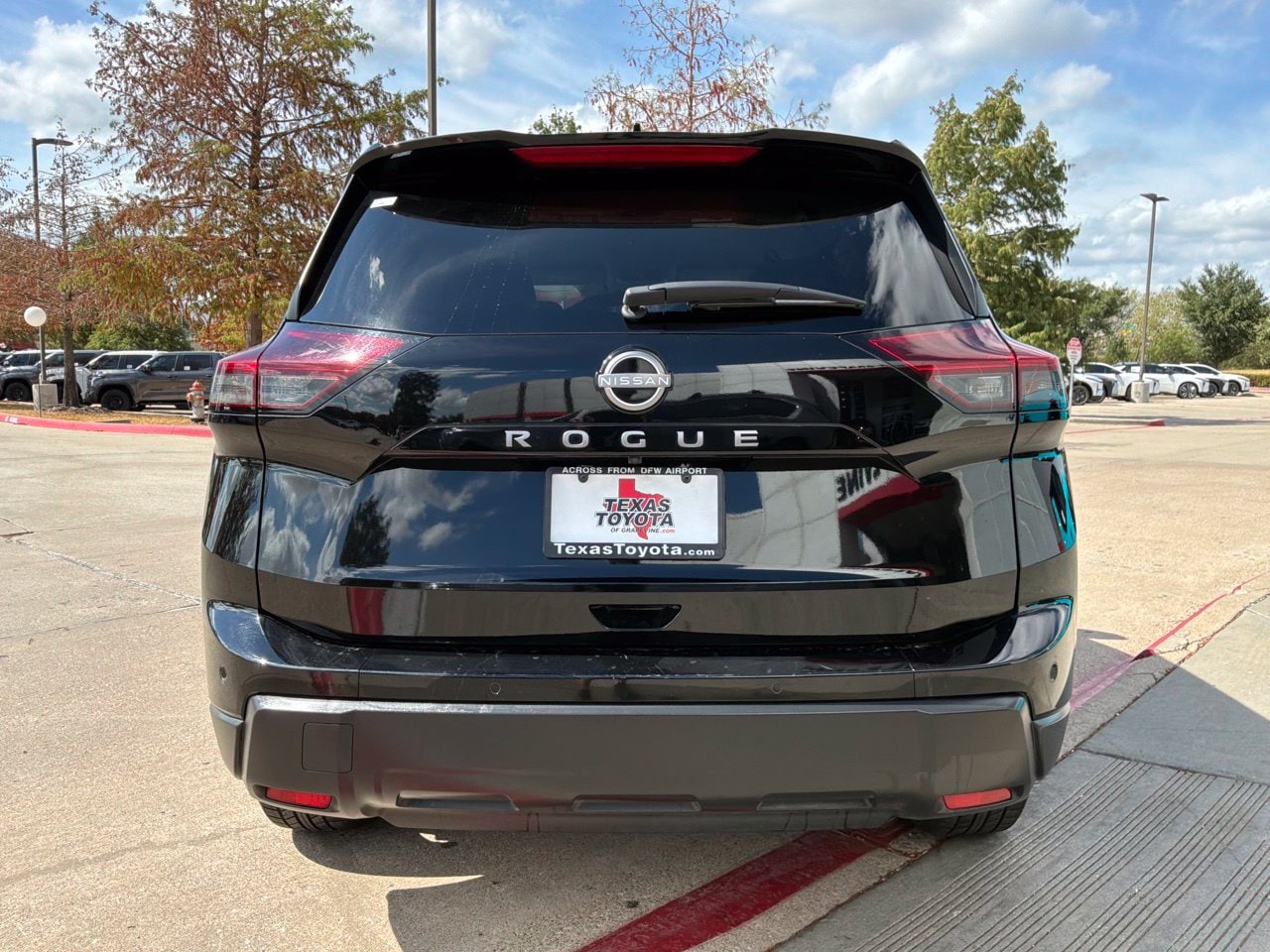 2025 Nissan Rogue SV - Photo 7