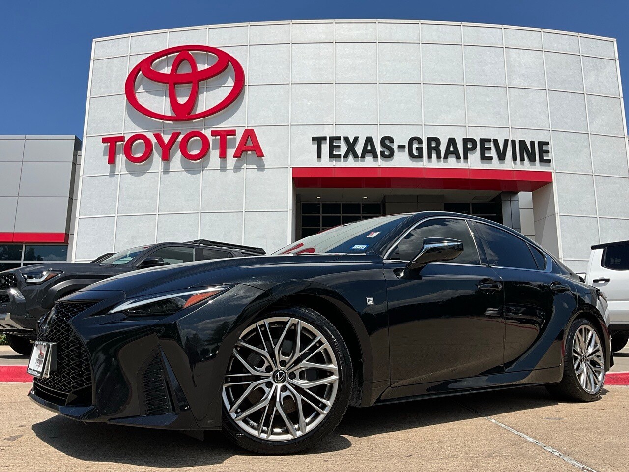 2023 Lexus IS 350 F SPORT photo 2