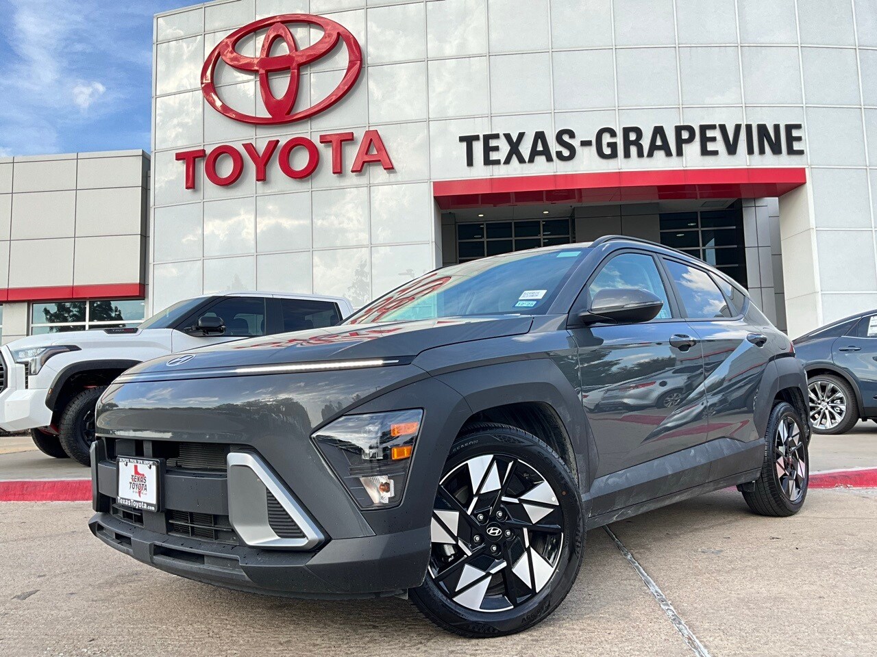 2025 Hyundai Kona SEL photo 2