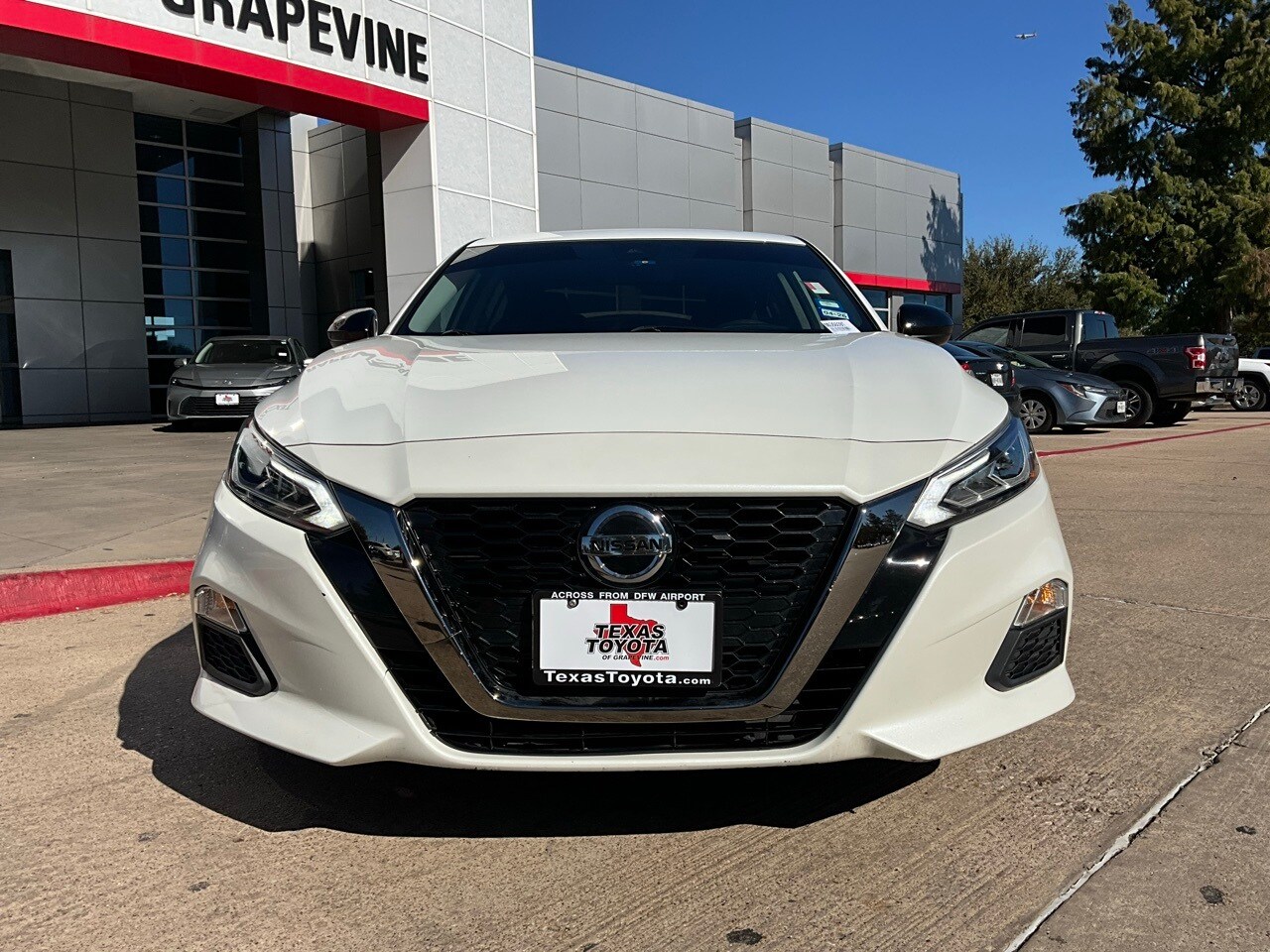 2022 Nissan Altima 2.5 SR photo 2